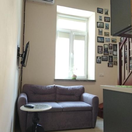 Chorni Vivtsy Appartement Tsjernivsi Buitenkant foto