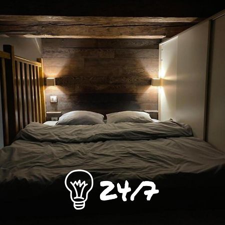 Chorni Vivtsy Appartement Tsjernivsi Buitenkant foto