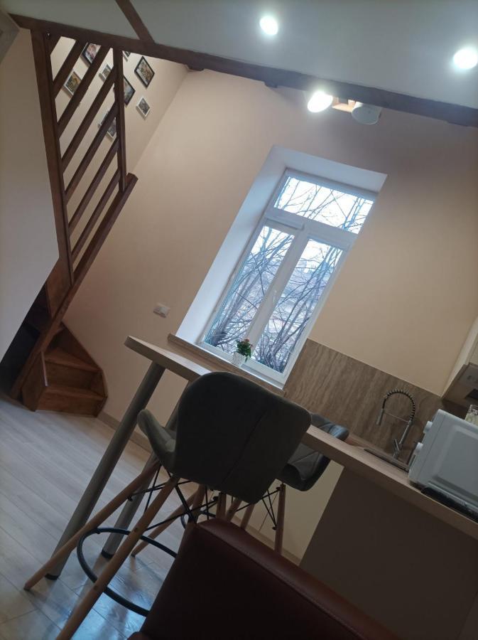 Chorni Vivtsy Appartement Tsjernivsi Buitenkant foto