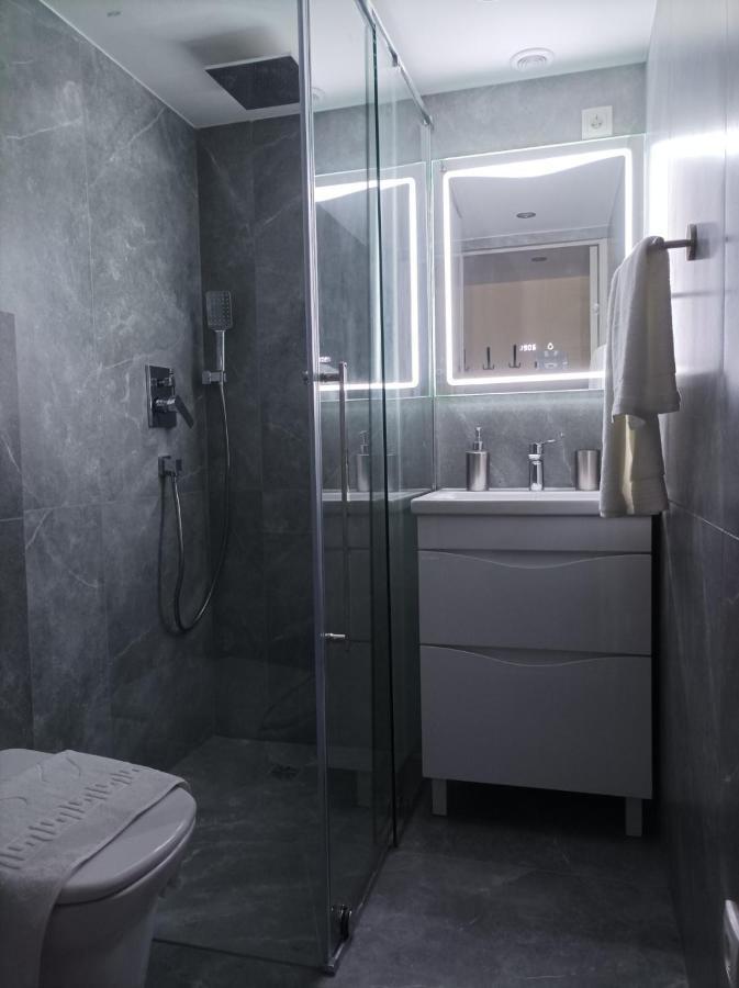 Chorni Vivtsy Appartement Tsjernivsi Buitenkant foto