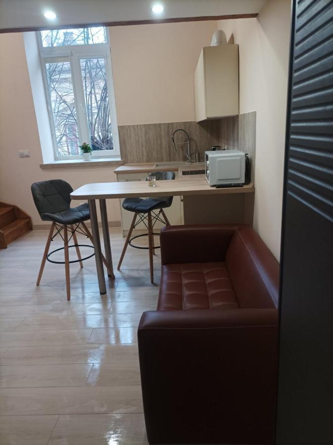 Chorni Vivtsy Appartement Tsjernivsi Buitenkant foto