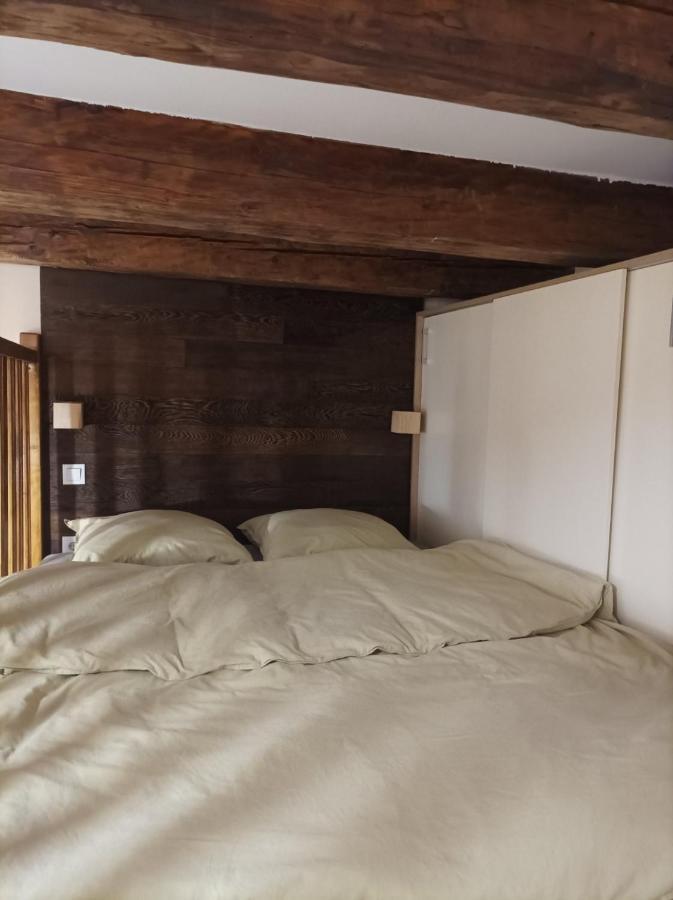 Chorni Vivtsy Appartement Tsjernivsi Buitenkant foto