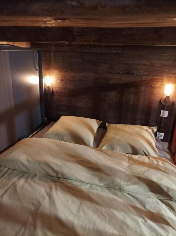 Chorni Vivtsy Appartement Tsjernivsi Buitenkant foto