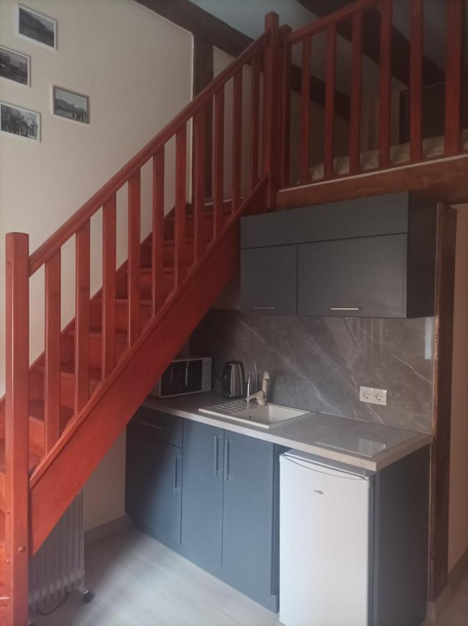 Chorni Vivtsy Appartement Tsjernivsi Buitenkant foto