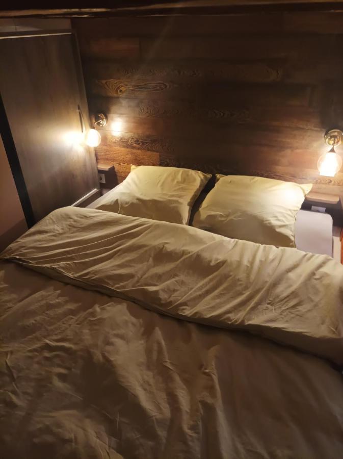 Chorni Vivtsy Appartement Tsjernivsi Buitenkant foto