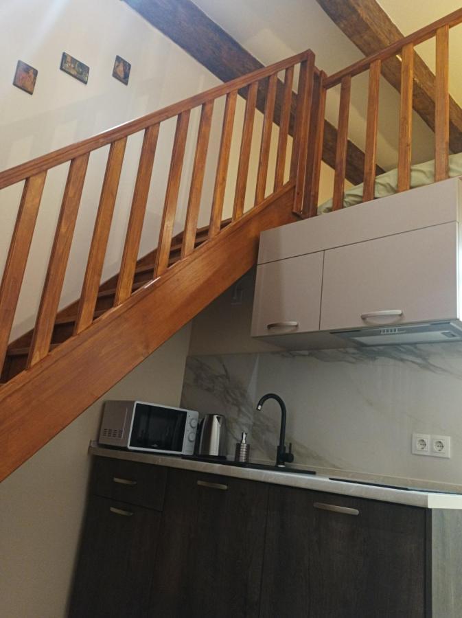 Chorni Vivtsy Appartement Tsjernivsi Buitenkant foto