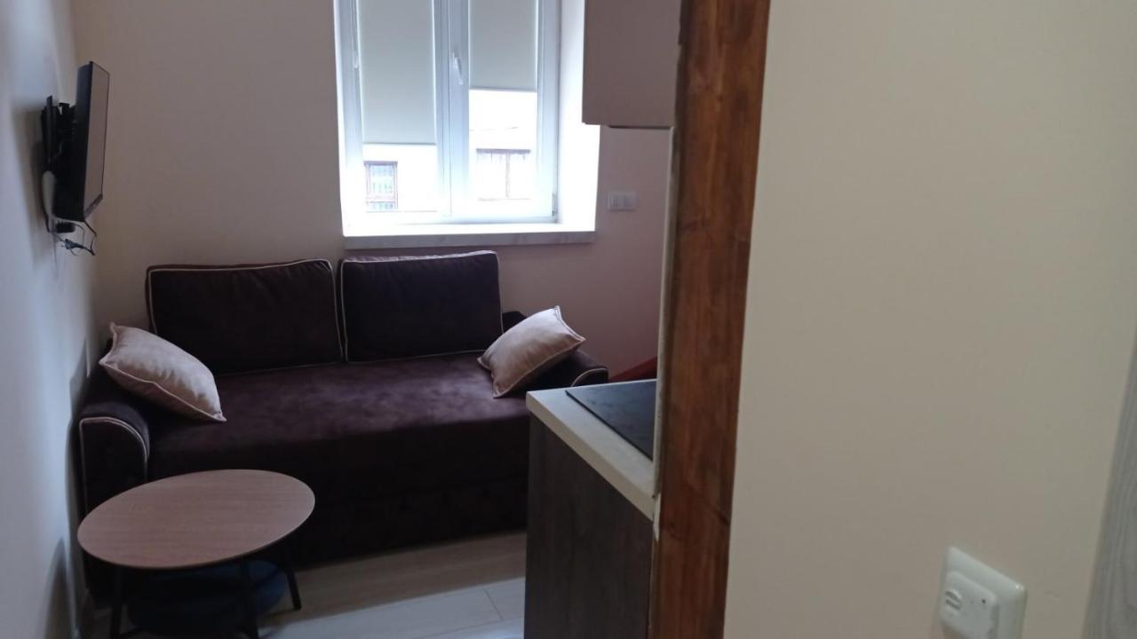 Chorni Vivtsy Appartement Tsjernivsi Buitenkant foto