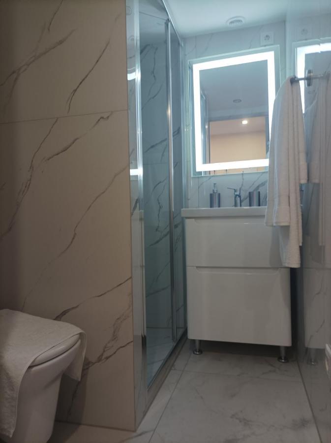 Chorni Vivtsy Appartement Tsjernivsi Buitenkant foto