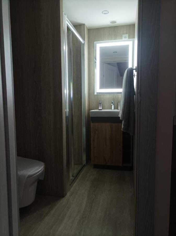 Chorni Vivtsy Appartement Tsjernivsi Buitenkant foto