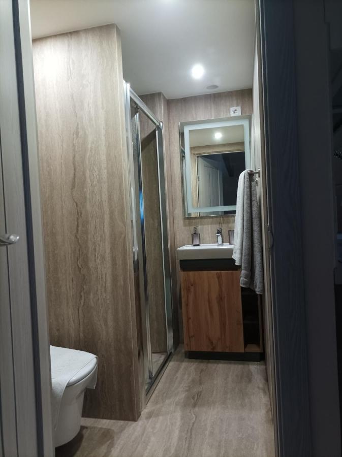Chorni Vivtsy Appartement Tsjernivsi Buitenkant foto