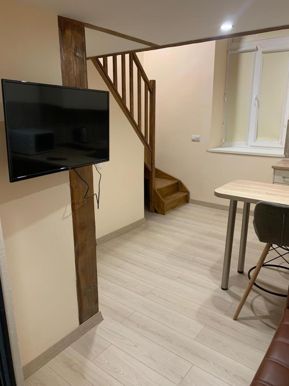Chorni Vivtsy Appartement Tsjernivsi Buitenkant foto