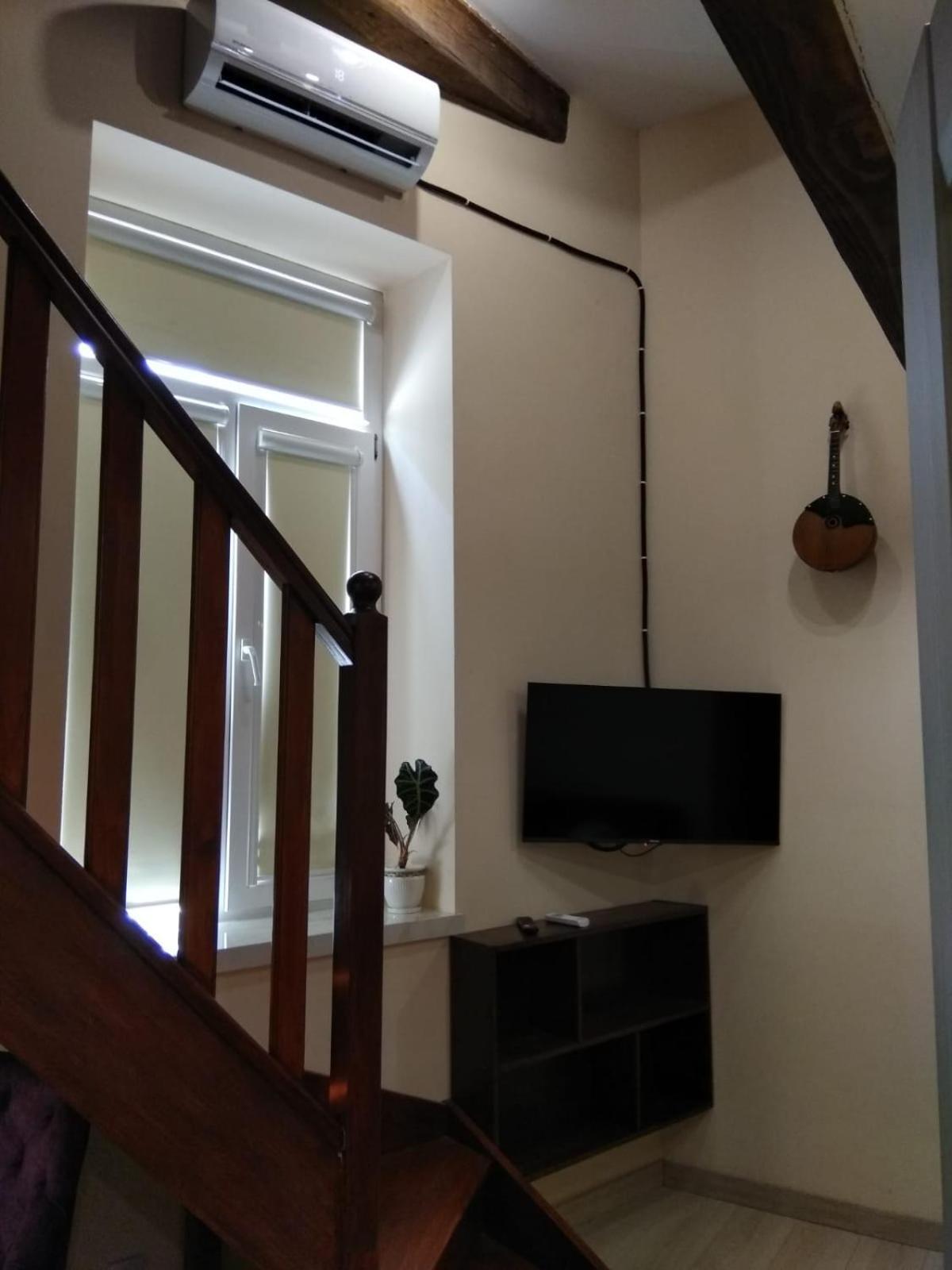 Chorni Vivtsy Appartement Tsjernivsi Buitenkant foto
